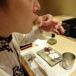 割烹 大田川 - 手でつまんで頂くと旨さ格別(^^♪