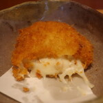 こころや - 真鯛クリームコロッケ断面アップ