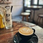 バーガーマニア - cafelatteもとても美味しい。