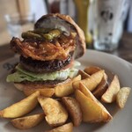 バーガーマニア - 年越し天麩羅バーガー。パティが美味しい上に、天麩羅がとてもマッチしていて、食感がとても良いです。