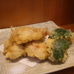 こころや - 鶏もも肉の天麩羅4個に、ブロッコリーの天麩羅2個