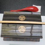 ホテル鞠水亭 - 蒲焼の容器