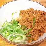 中華そば 秋山  - 肉味噌そぼろごはん温玉乗せ