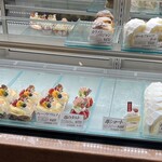 ル・パティシエ ヨコヤマ - ケーキのショーケース
