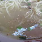 丸八ラーメン - うーん…豚骨なのか鶏なのか中華スープ的なのかよく分かりません。
あっさりには違いありません。
