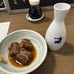 路地裏居酒屋こうじ - 豚角煮と燗酒