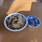 そば処 湧水 - 五目御飯も追加