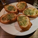バー・タイム - ガーリックトースト