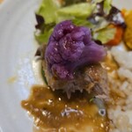 キッチン ブルー グローブ - 紫カリフラワーを添えて