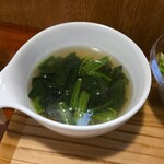 キッチン ブルー グローブ - ほうれん草スープのアップ