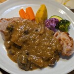 キッチン ブルー グローブ - 反対側から、練り胡麻と茸のソースはタップリ