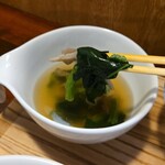 キッチン ブルー グローブ - 最後のほうれん草スープ