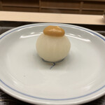 片折 - 蕪の風呂吹き
      上には柚子味噌
      蕪はほのかに甘くて素朴
      温かくしみじみ美味しい〜