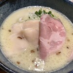 ラーメン 感動の鶏虜 - 