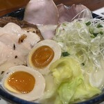ラーメン 感動の鶏虜 - 