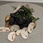 278457865 - 真鱈の白子のフリットと舟形マッシュルームのデグリネゾン