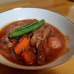 兎丸亭 - 牛すね肉のトマトワイン煮(1200円)