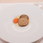 CHIUnE - 原木椎茸に卵黄、ジャガイモピューレ