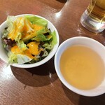 ステーキ＆ハンバーグ専門店　肉の村山 - セットにつくサラダとスープ(ご飯も付きます)