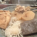 花くじら - すじ(二本)、糸こん、こんにゃく(2個)、餅きんちゃく