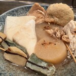 花くじら - はんぺん、大根、ねぎ袋、えのき、生麩、大根、すじ(二本)