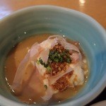 Taishouya Shiibasansou - 嬉野温泉湯豆腐は，大きな鍋からすくって，薬味と一緒に頂きます。