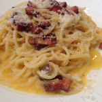 Porco Rosso - ローマ風カルボナーラ。生クリームのかわりにオリーブオイルを使って。