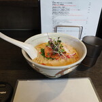 弘明寺丿貫 - 冷やし燻製鮭しぼり蕎麦着丼