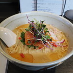 弘明寺丿貫 - 冷やし燻製鮭しぼり蕎麦