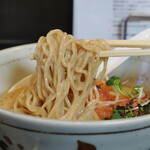 弘明寺丿貫 - 冷やし燻製鮭しぼり蕎麦の麺