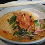 弘明寺丿貫 - 冷やし燻製鮭しぼり蕎麦 スモークサーモン