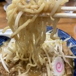 らーめん まる幸 - 麺のアップ