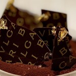 ブルガリ イル・カフェ - ティラミス　
      表面に見えるのは金箔、チョコ、ココアパウダー