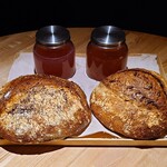 レスピラシオン - カンパーニュ（15種の雑穀パン、富山ワインの絞り滓のパン）