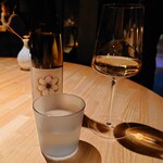 レスピラシオン - グラスワイン（白）、水（ガス入り）