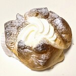 アンリ・シャルパンティエ - 料理写真:プディング・シュー(378円)