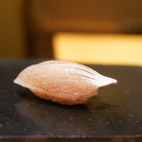 鮨処 やまと - かすごはふんわりの昆布じめ