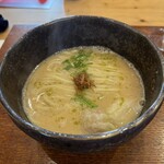 Ramen FeeL - 濃厚蟹ワンタンの白湯らぁ麺(*^◯^*)