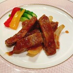 中国料理 品川大飯店 - 牛ロース肉の彩り炒め