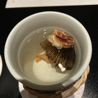 下関 春帆楼 東京店 - まずはひれ酒で一杯、つぎ酒もいきました