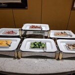 ダイヤモンドホテル - 野沢菜漬、焼魚(鮭&鯖)、ソーセージ、ベーコン、スクランブルエッグ