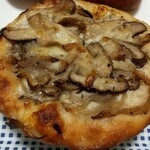 ブズワン - いろいろきのこのピザ
