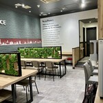 ヴィ・ド・フランス - 広い店内