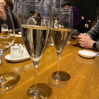 中国料理 「王朝」 ヒルトン東京 - スパークリングで乾杯。昼からしあわせ