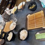 天ぷら家 てんてん - ご飯と味噌汁が到着