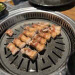 熟成肉専門店 ヨプの王豚塩焼 新大久保本店 - 
