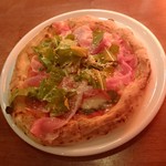 ビッレリア バブルクラフト - 窯焼きの香ばしい生地が最高！生ハムとルッコラのピッツァSサイズ1,000円