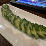 やきとりの扇屋 - きゅうりの浅漬け