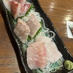 水天宮前のやきとり屋さん - 3点盛り！この値段なのに、切り身の分厚さと量に降参！焼き鳥屋さんなのに、今日の一推し！