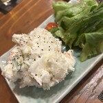 水天宮前のやきとり屋さん - ポテトサラダ！トマトとレタスが嬉しいし、量の多さにびっくり！